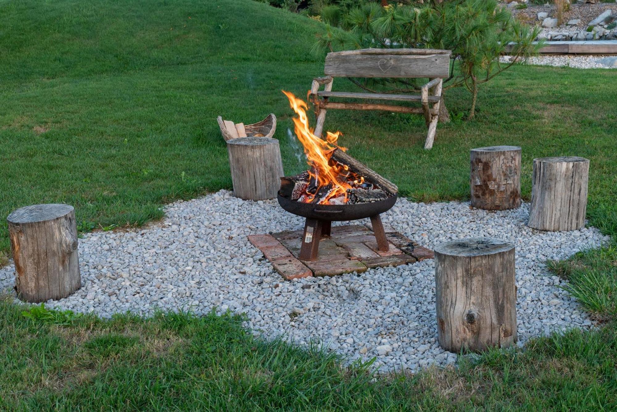 Ribnica Glamping Happiness With Natural Pool מראה חיצוני תמונה