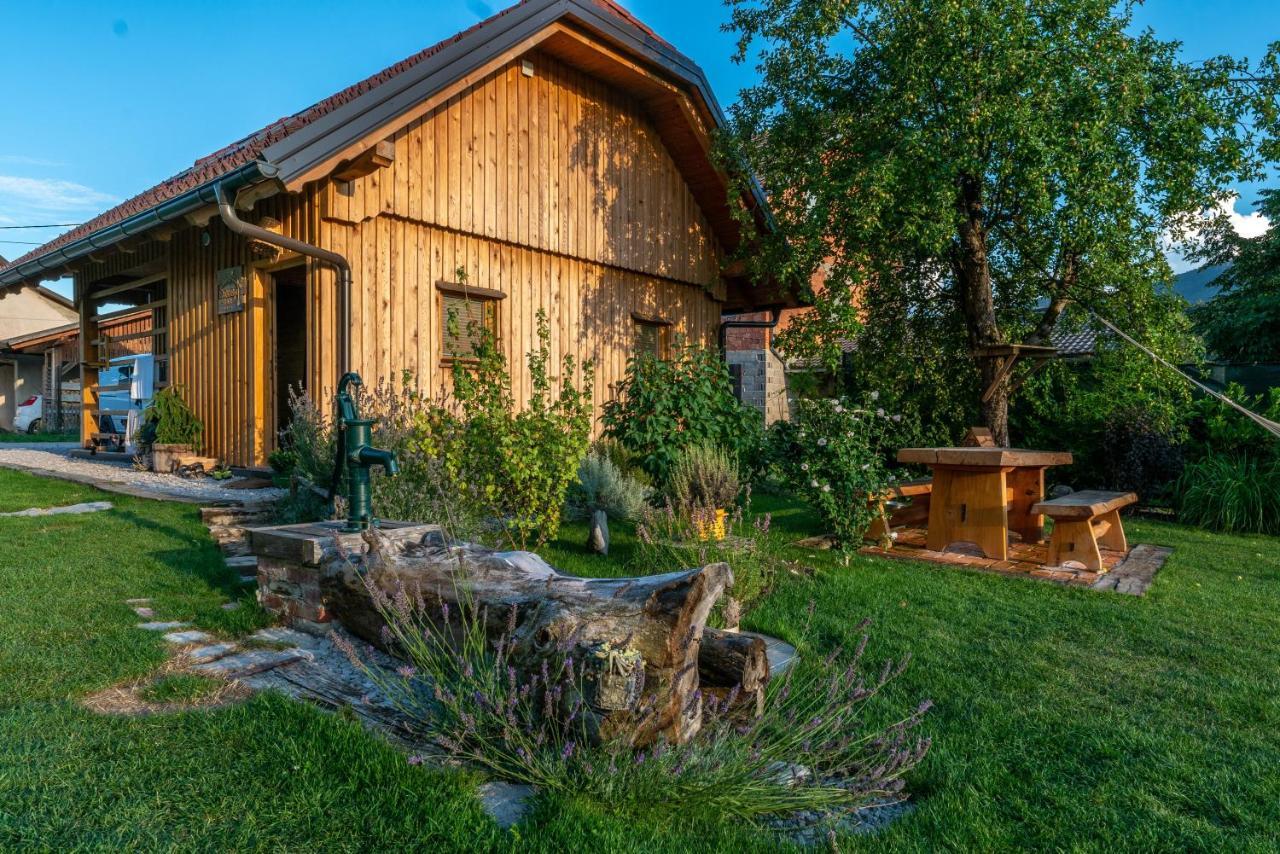 Ribnica Glamping Happiness With Natural Pool מראה חיצוני תמונה