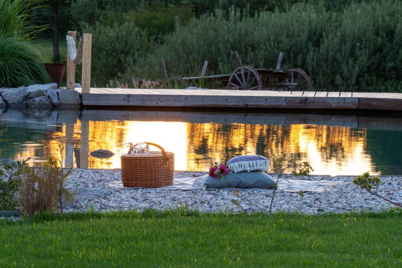 Ribnica Glamping Happiness With Natural Pool מראה חיצוני תמונה